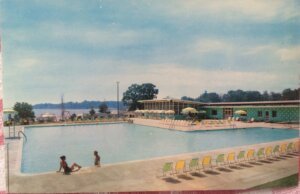 Bay Ridge Pool postcard cerca 1960. Shot by M. Warren.